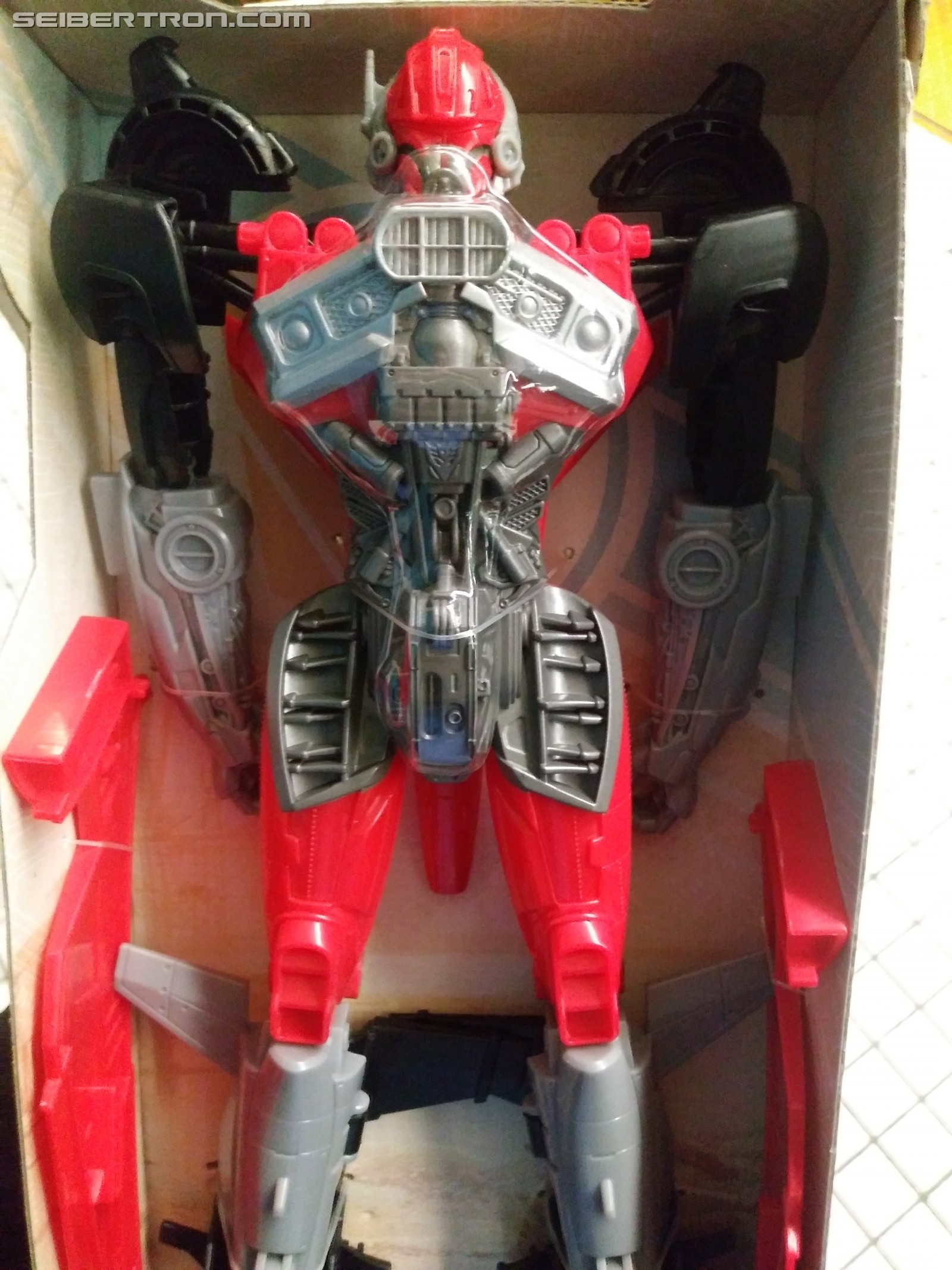 Transformers News: Pictorial Review for Transformers Bumblebee Movie Titan Changer Shatter