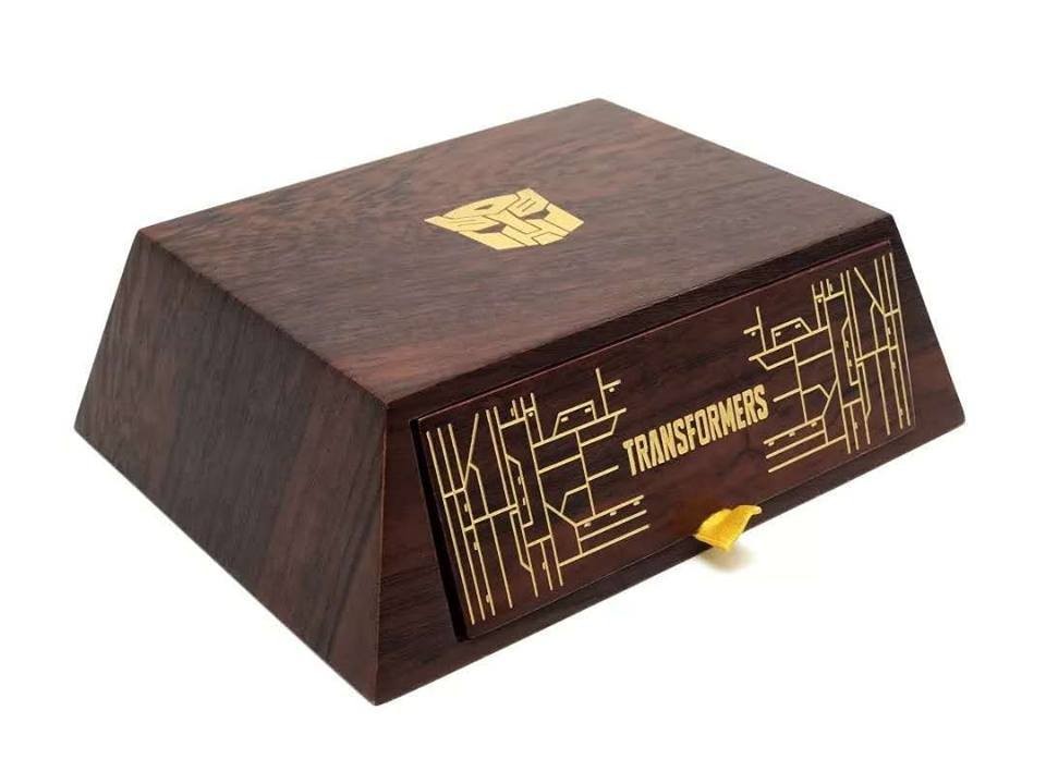 Transformers News: Hasbro Transformers 30th Anniversary Chinese Collector Coin and Box