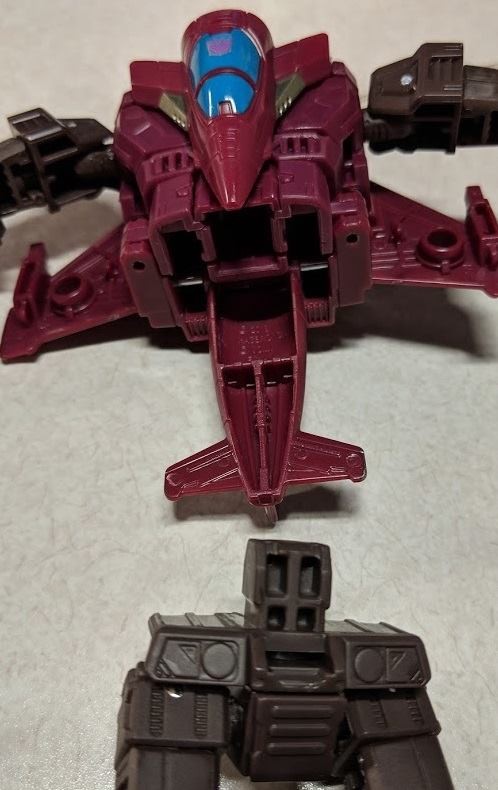 Transformers News: In-Hand Images of Transformers War for Cybertron: Siege Skytread