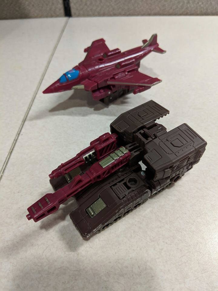 Transformers News: In-Hand Images of Transformers War for Cybertron: Siege Skytread