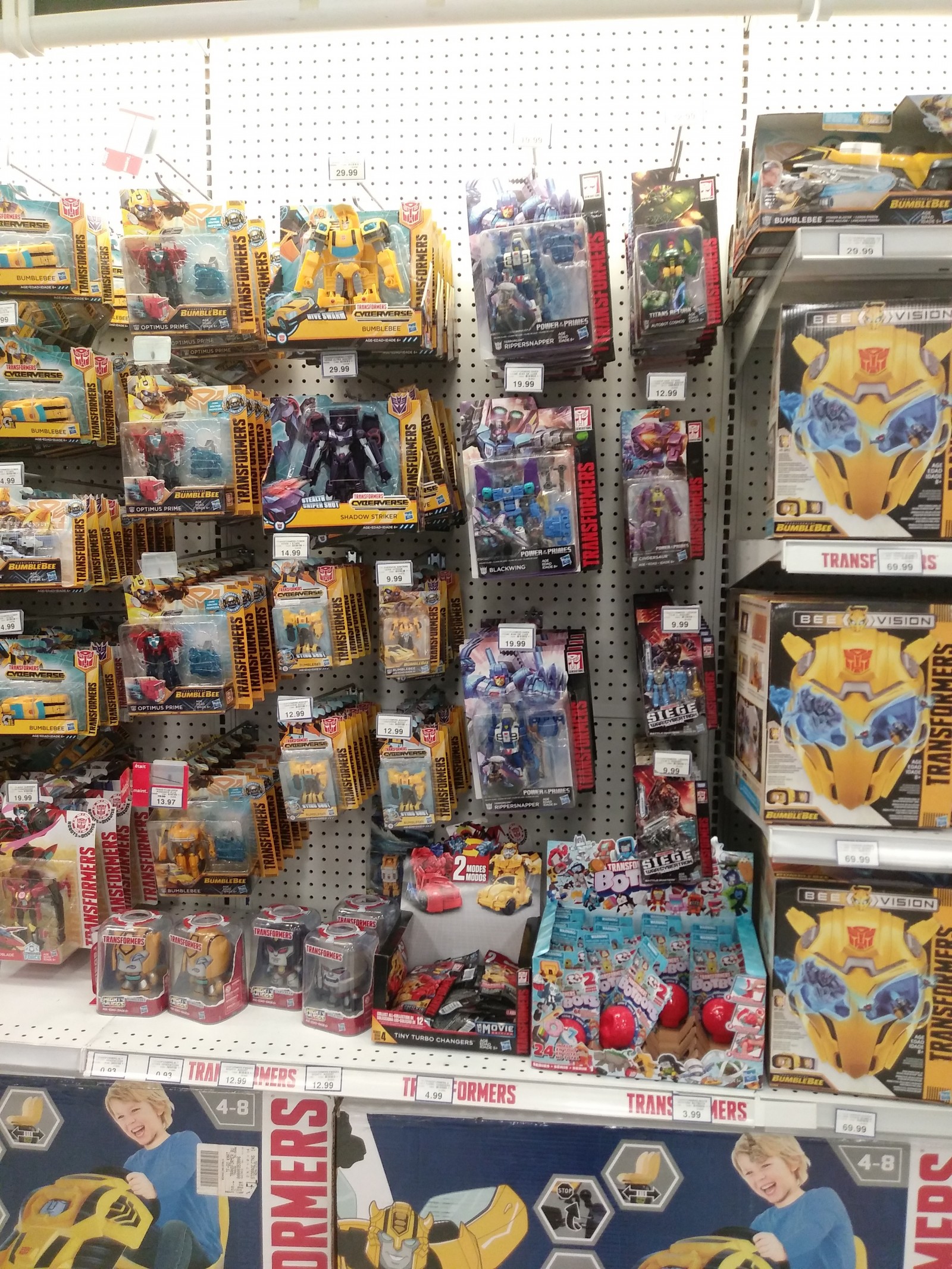 Transformers News: Huge Display of Bumblebee Toyline at Toysrus Stores in Canada Transformers News: Huge Display of Bumblebee Toyline at Toysrus Stores in Canada