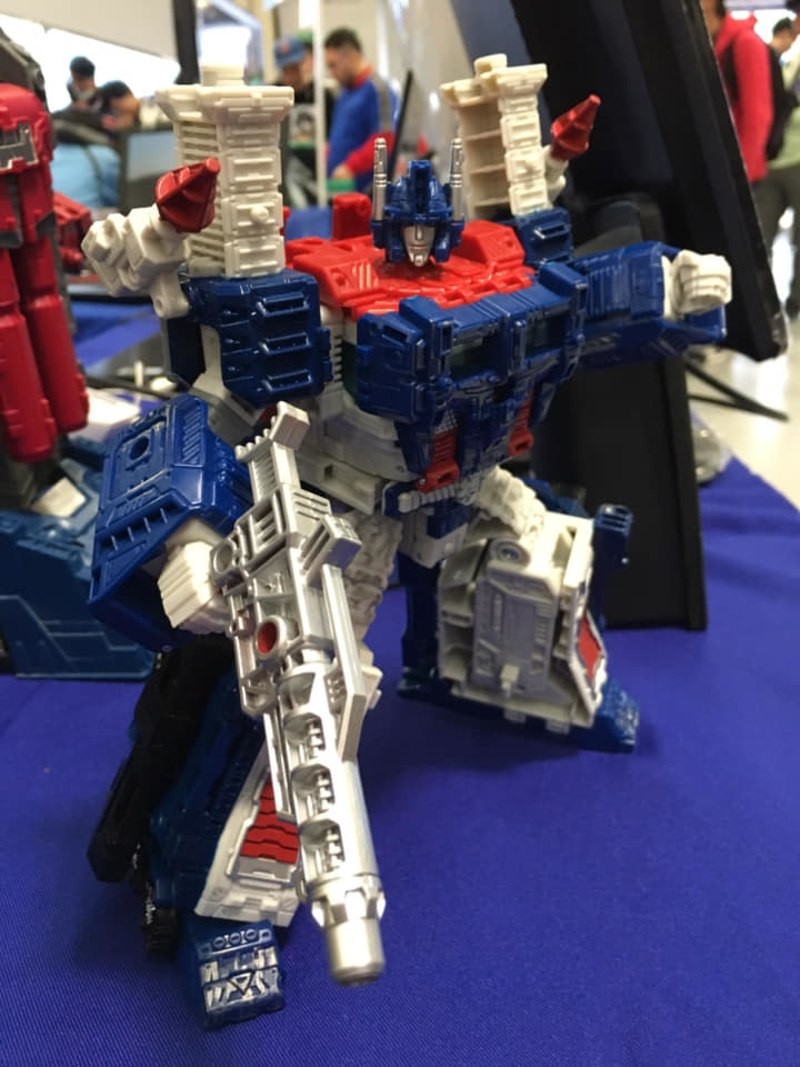 Transformers News: New In-hand Images of Transformers War for Cybertron: Siege Leader Class Ultra Magnus and Shockwave