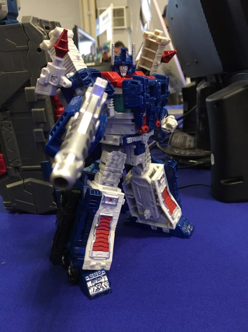 Transformers News: New In-hand Images of Transformers War for Cybertron: Siege Leader Class Ultra Magnus and Shockwave