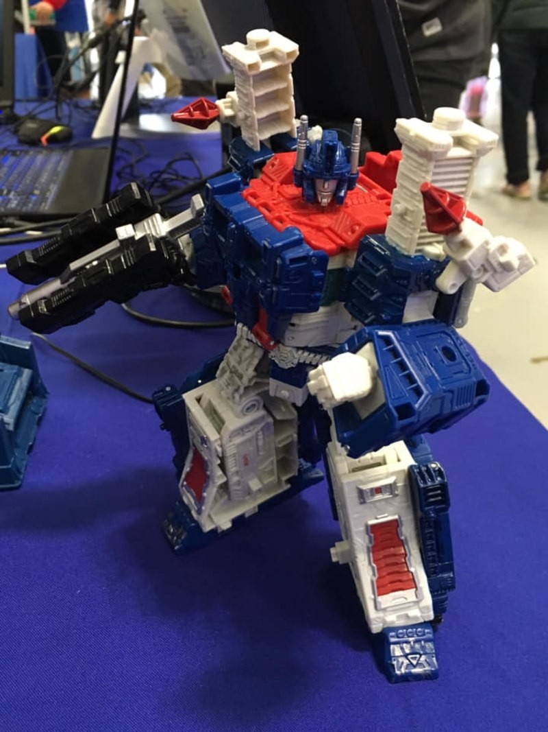 Transformers News: New In-hand Images of Transformers War for Cybertron: Siege Leader Class Ultra Magnus and Shockwave