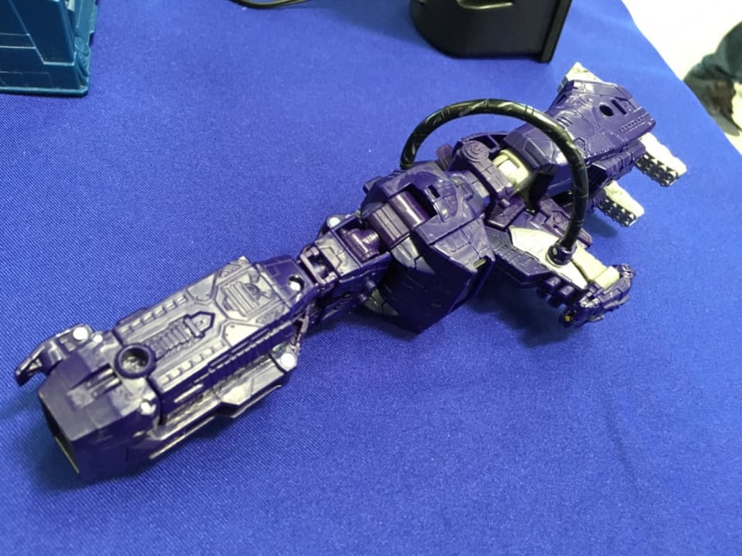 Transformers News: New In-hand Images of Transformers War for Cybertron: Siege Leader Class Ultra Magnus and Shockwave