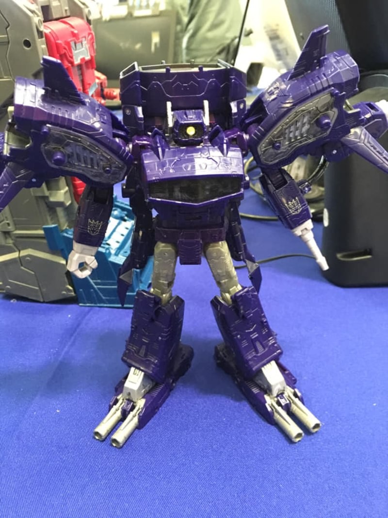 Transformers News: New In-hand Images of Transformers War for Cybertron: Siege Leader Class Ultra Magnus and Shockwave