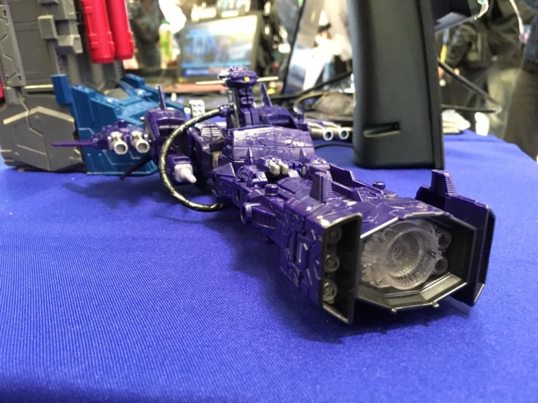 Transformers News: New In-hand Images of Transformers War for Cybertron: Siege Leader Class Ultra Magnus and Shockwave