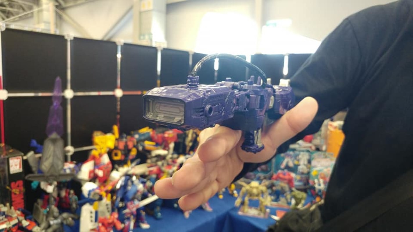 Transformers News: New In-hand Images of Transformers War for Cybertron: Siege Leader Class Ultra Magnus and Shockwave