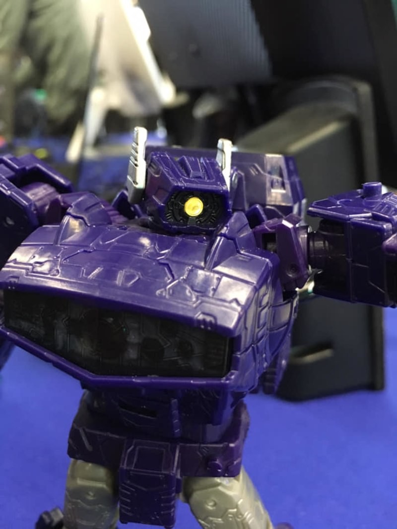 Transformers News: New In-hand Images of Transformers War for Cybertron: Siege Leader Class Ultra Magnus and Shockwave