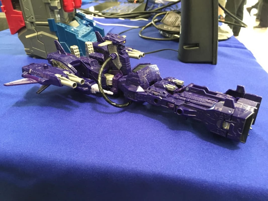 Transformers News: New In-hand Images of Transformers War for Cybertron: Siege Leader Class Ultra Magnus and Shockwave