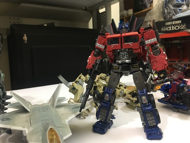 Transformers News: New In-Hand Images of Studio Series #38 Voyager Class Transformers Bumblebee Optimus Prime