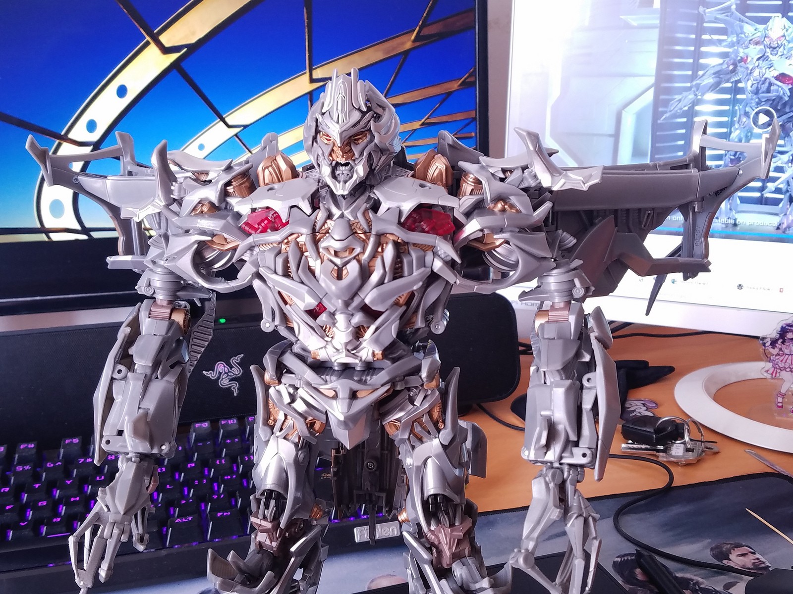 Transformers News: More In Hand Images of Movie Masterpiece Megatron MPM-08 Transformers News: More In Hand Images of Movie Masterpiece Megatron MPM-08
