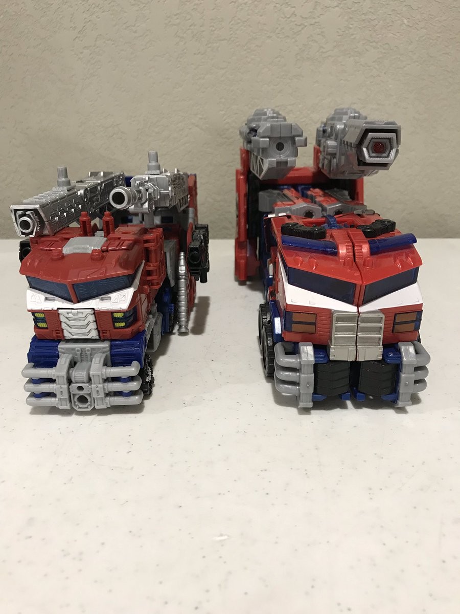 Transformers News: New In-Hand Images and Comparisons - Transformers War for Cybertron: Siege Galaxy Upgrade Optimus Pr Transformers News: New In-Hand Images and Comparisons - Transformers War for Cybertron: Siege Galaxy Upgrade Optimus Pr