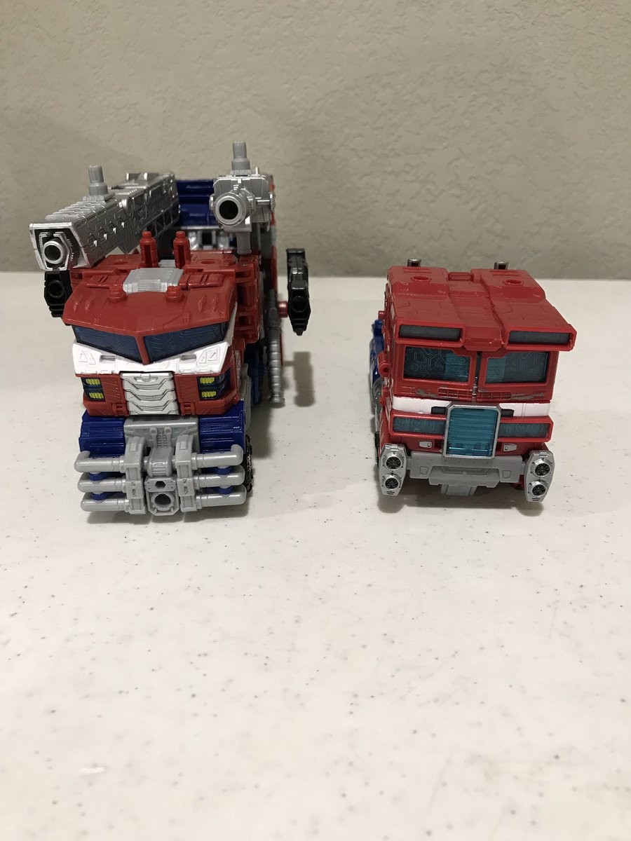 Transformers News: New In-Hand Images and Comparisons - Transformers War for Cybertron: Siege Galaxy Upgrade Optimus Pr Transformers News: New In-Hand Images and Comparisons - Transformers War for Cybertron: Siege Galaxy Upgrade Optimus Pr
