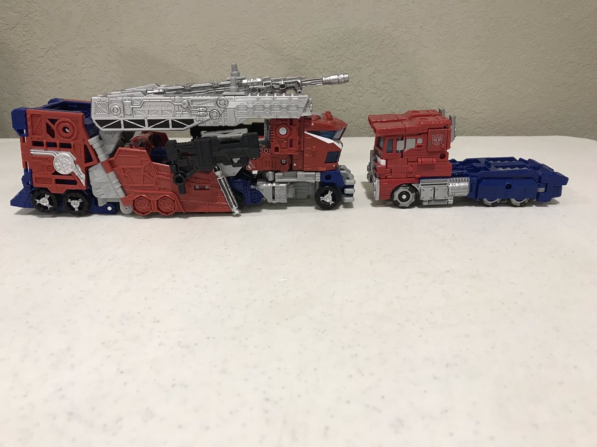 Transformers News: New In-Hand Images and Comparisons - Transformers War for Cybertron: Siege Galaxy Upgrade Optimus Pr Transformers News: New In-Hand Images and Comparisons - Transformers War for Cybertron: Siege Galaxy Upgrade Optimus Pr