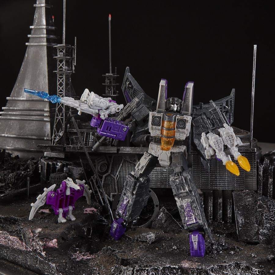 Transformers News: ransformers War for Cybertron Skywarp, Slamdance, G2 Sideswipe and more