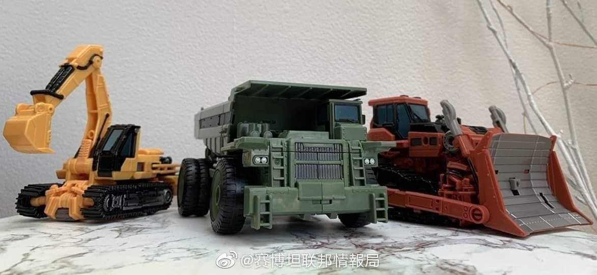 Transformers News: New In Hand Images of Studio Series Long Haul Showing Leg Mode Transformers News: New In Hand Images of Studio Series Long Haul Showing Leg Mode