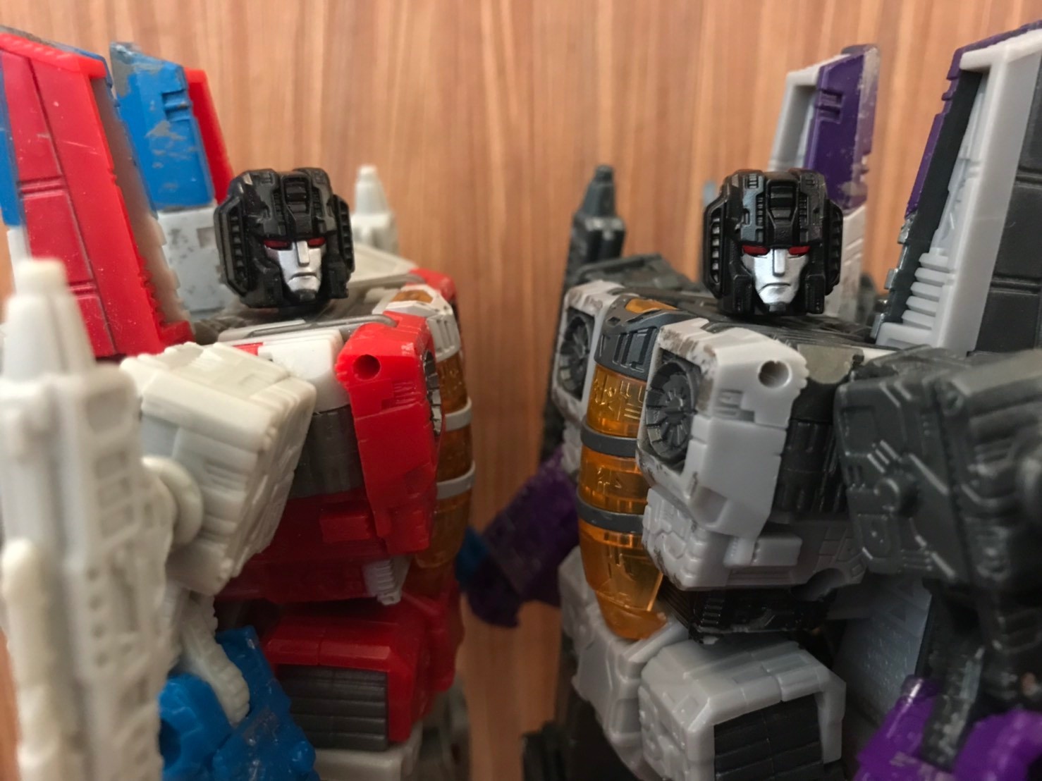 Transformers News: In-hand images of the WFC Siege Decepticon Phantomstrike Squadron, including images of the box