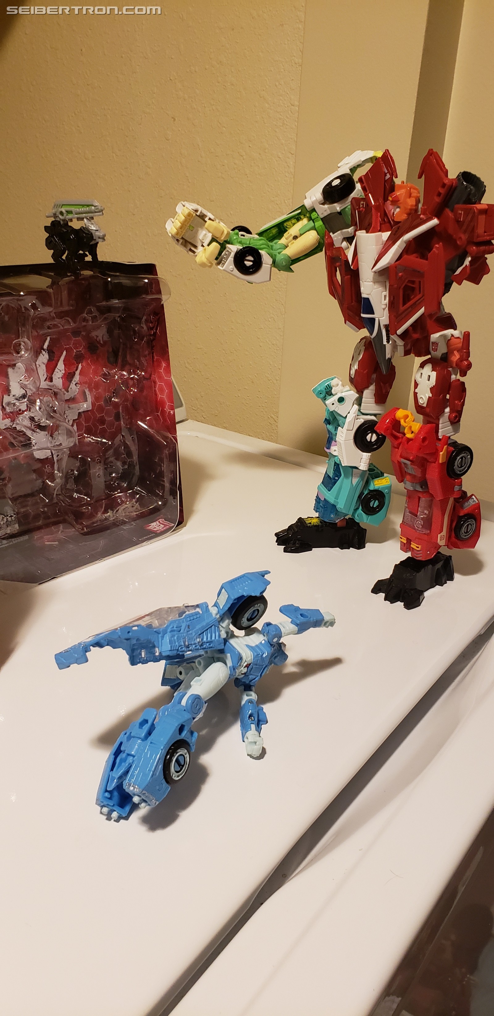 Transformers News: War for Cybertron Siege Greenlight Pictorial Review