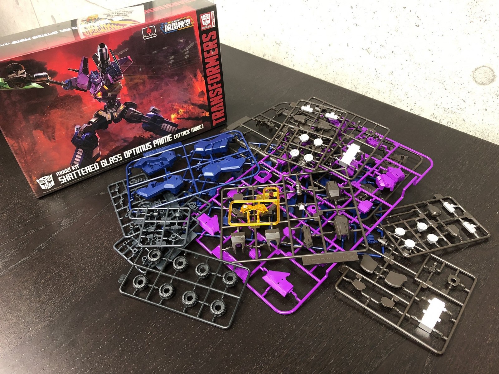 Transformers News: Flame Toys Transformers Shattered Glass Optimus Prime Images