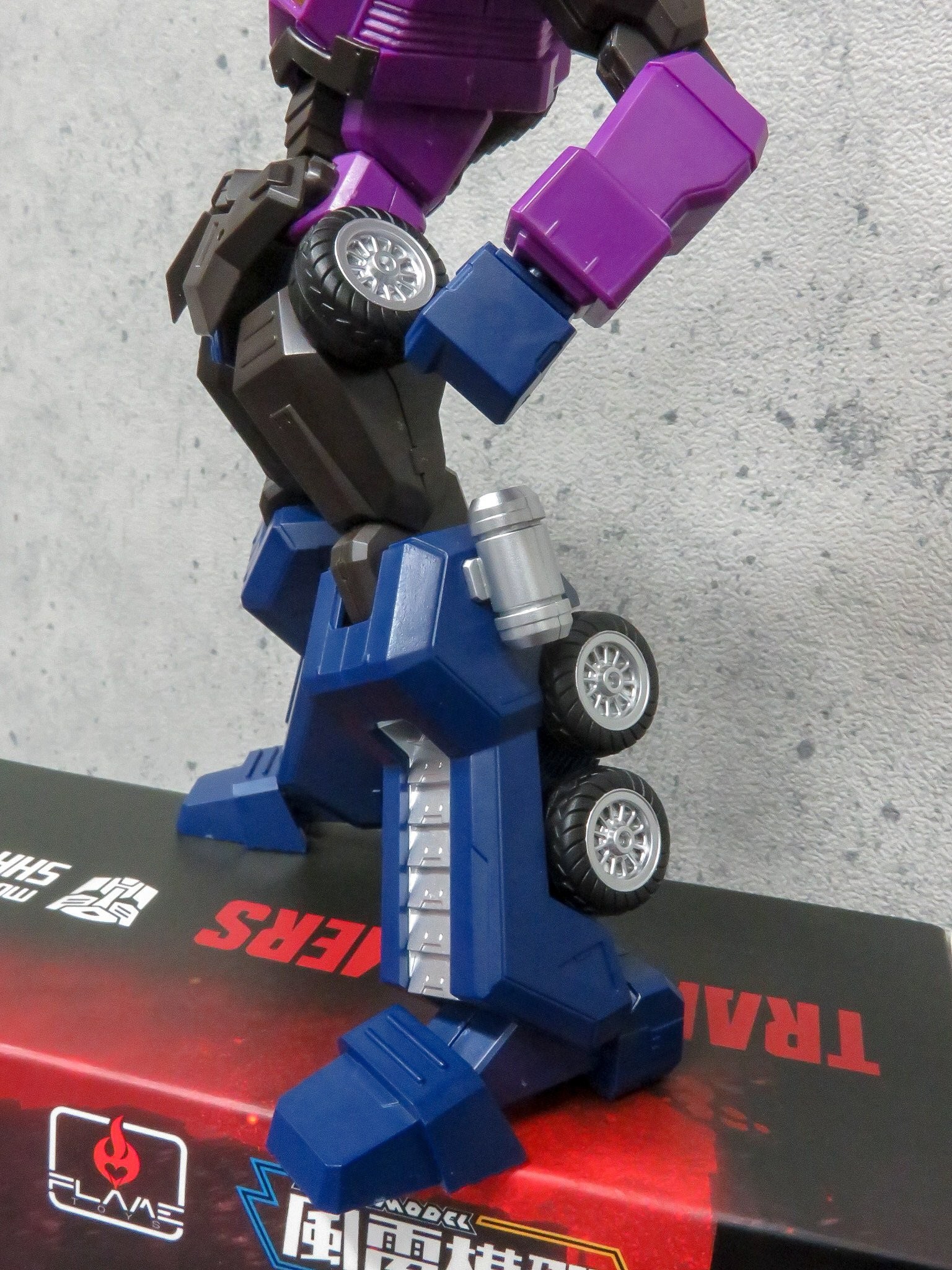 Transformers News: Flame Toys Transformers Shattered Glass Optimus Prime Images