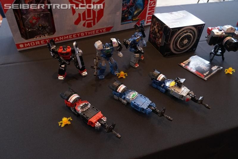 Transformers News: New Galleries for Siege Rainmakers, Refraktor, Impactor, Micromasters, Selects, More from #SDCC2019