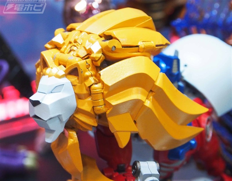 Transformers News: Tokyo Wonderfest Images of Transformers Masterpeice MP48 Lio Convoy With Weapons Drawn