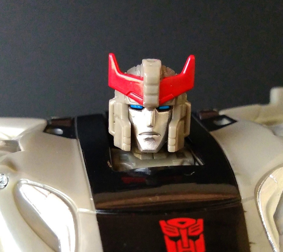 Transformers News: In Hand Images of Transformers War for Cybertron Siege Bluestreak Transformers News: In Hand Images of Transformers War for Cybertron Siege Bluestreak