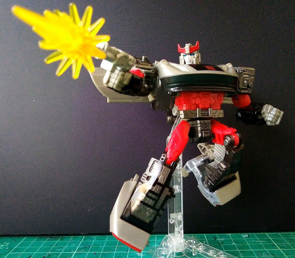 Transformers News: In Hand Images of Transformers War for Cybertron Siege Bluestreak Transformers News: In Hand Images of Transformers War for Cybertron Siege Bluestreak