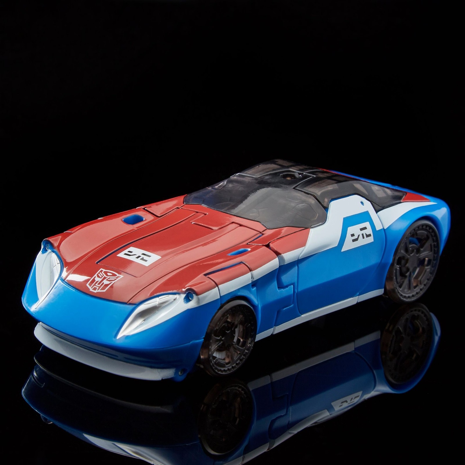 Transformers News: New Images of Transformers Generations Selects Smokescreen