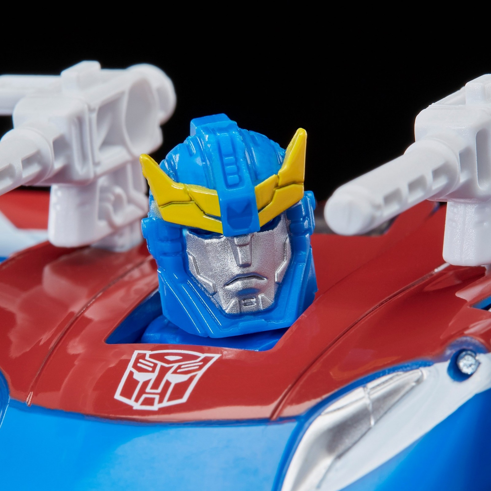 Transformers News: New Images of Transformers Generations Selects Smokescreen