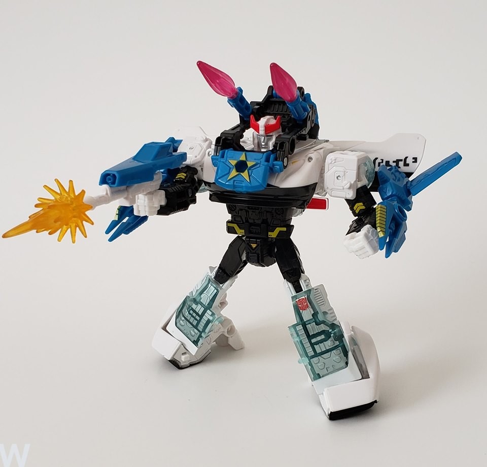 Transformers News: Cool Images of Compatibility between Transformers Cyberverse Armour and Siege Figures