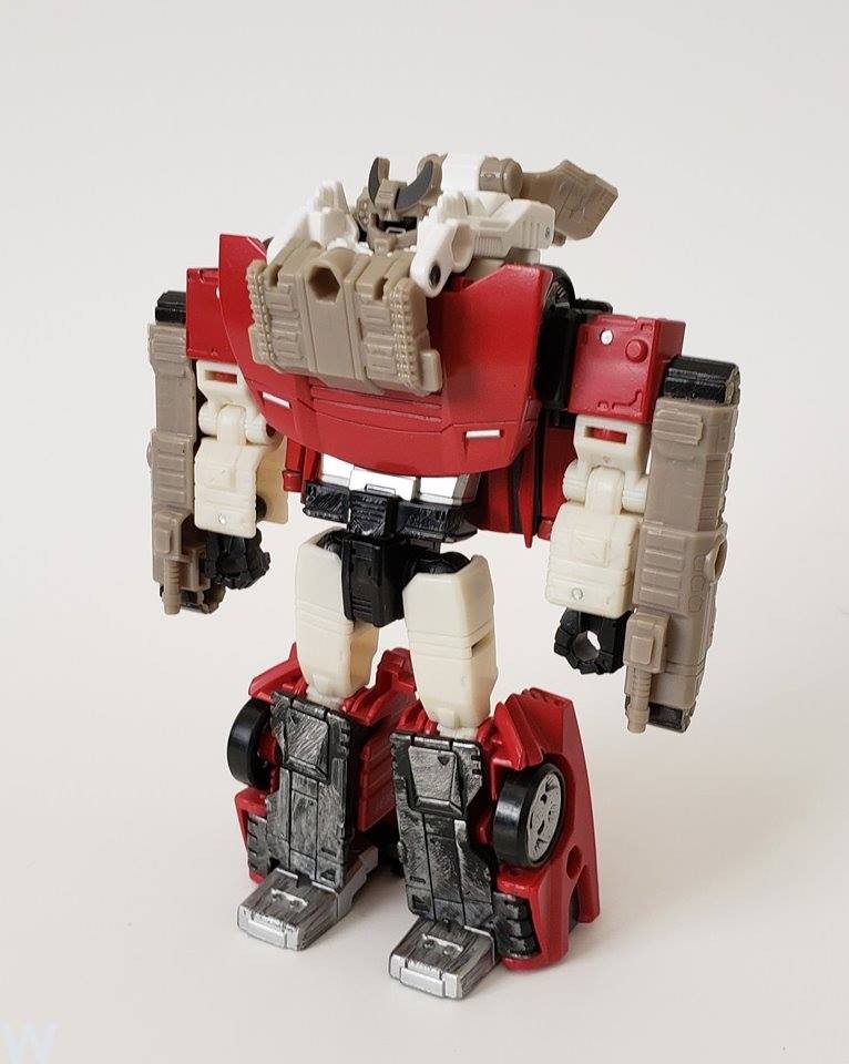 Transformers News: Cool Images of Compatibility between Transformers Cyberverse Armour and Siege Figures