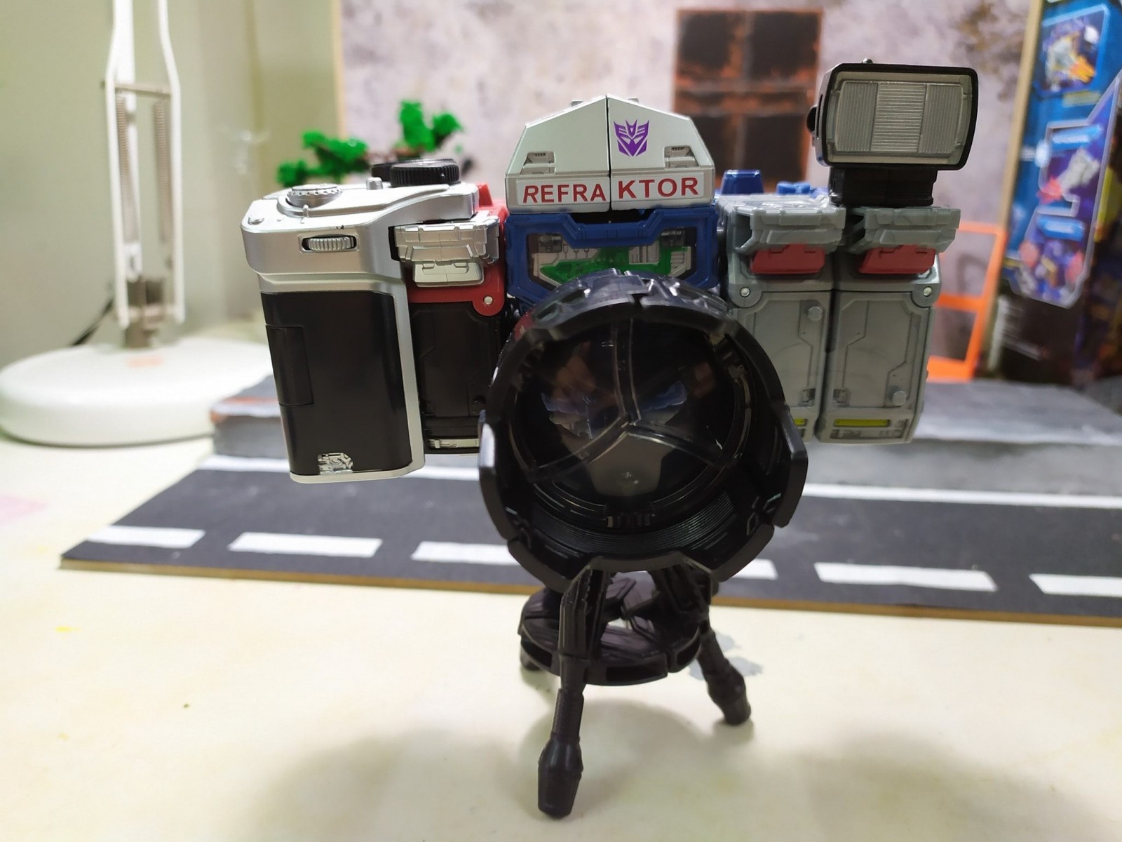 Transformers News: New Transformers War for Cybertron Siege Refraktor Reconnaissance Team In Hand Images Transformers News: New Transformers War for Cybertron Siege Refraktor Reconnaissance Team In Hand Images