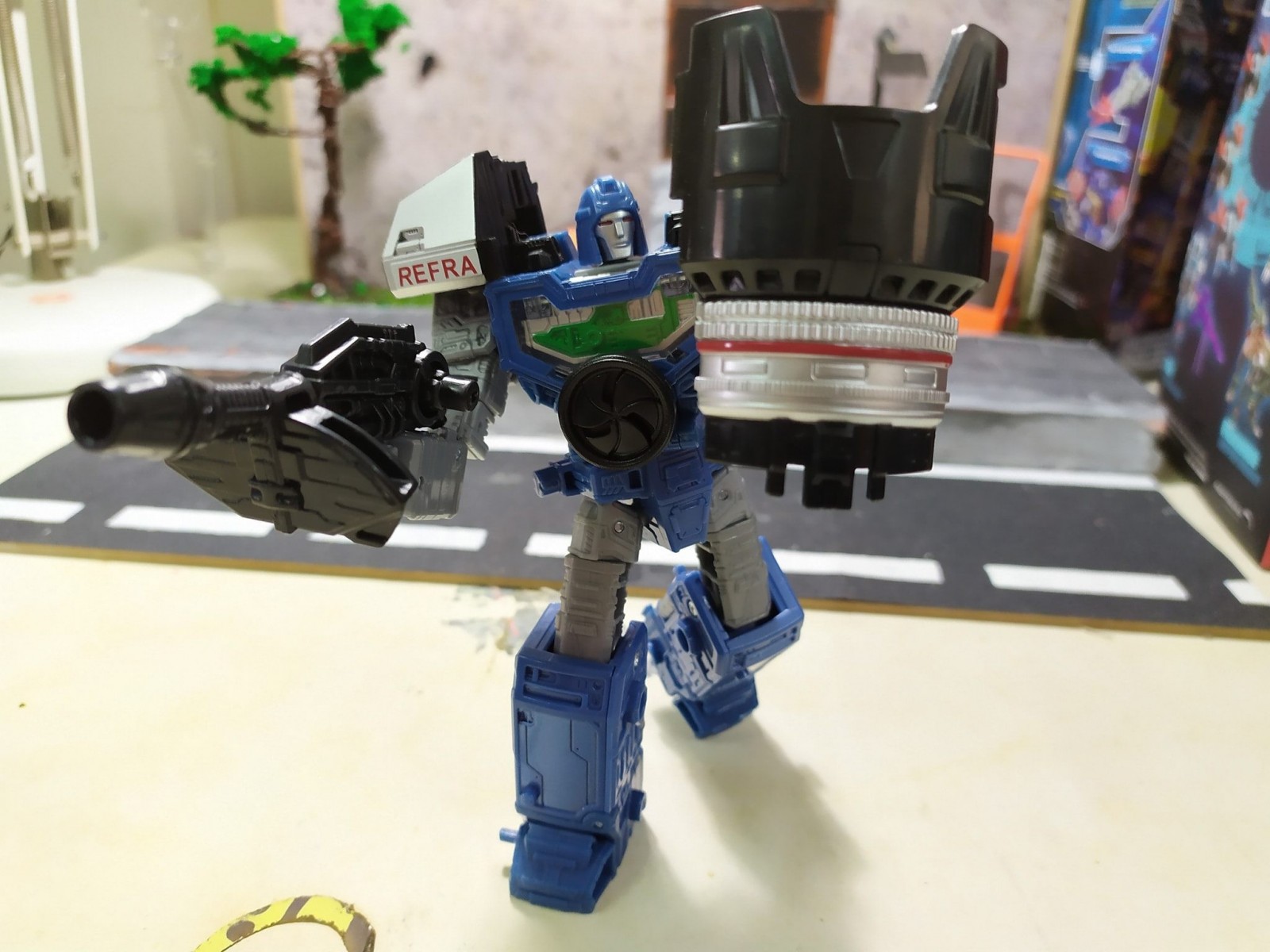 Transformers News: New Transformers War for Cybertron Siege Refraktor Reconnaissance Team In Hand Images Transformers News: New Transformers War for Cybertron Siege Refraktor Reconnaissance Team In Hand Images