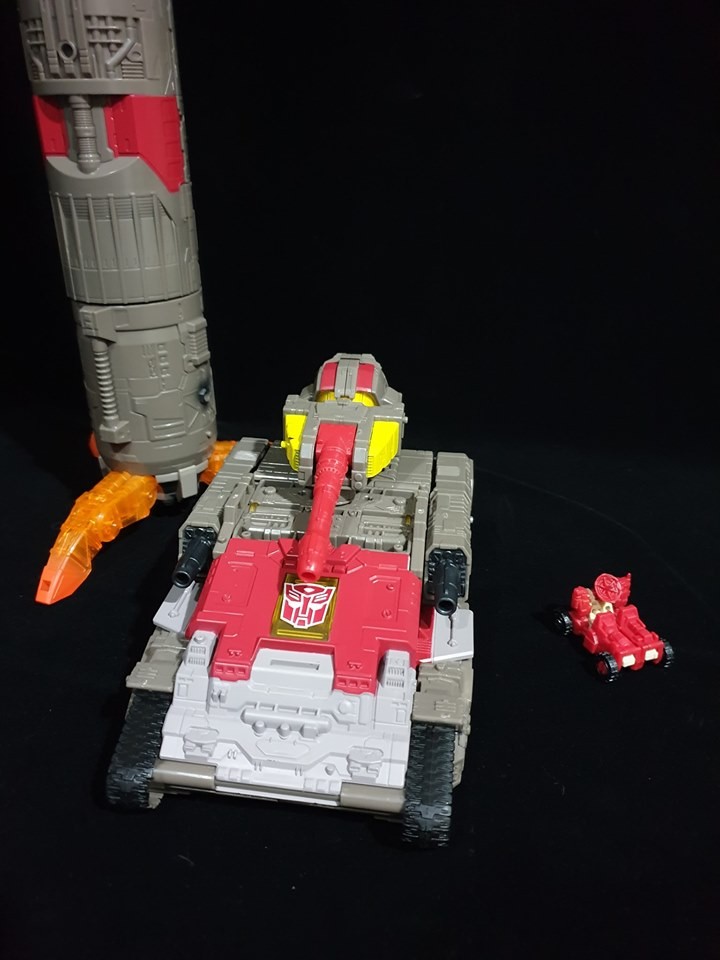 Transformers News: New In-Hand Images of Transformers War for Cybertron: Siege Omega Supreme