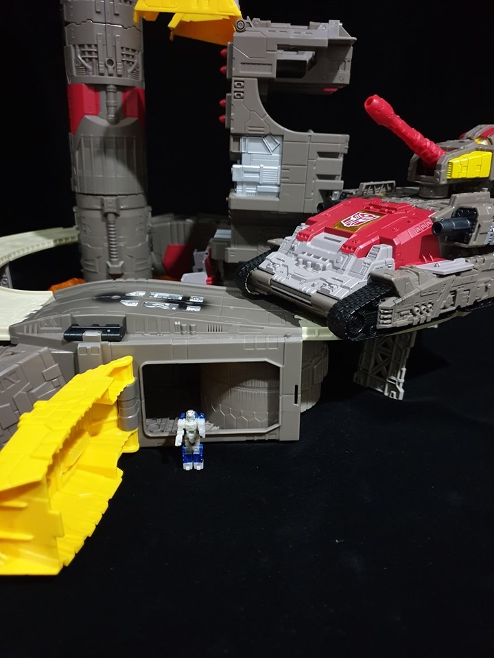 Transformers News: New In-Hand Images of Transformers War for Cybertron: Siege Omega Supreme