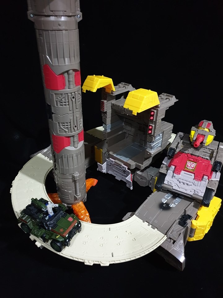 Transformers News: New In-Hand Images of Transformers War for Cybertron: Siege Omega Supreme