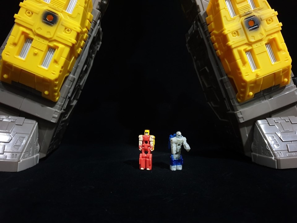 Transformers News: New In-Hand Images of Transformers War for Cybertron: Siege Omega Supreme