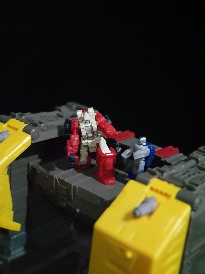 Transformers News: New In-Hand Images of Transformers War for Cybertron: Siege Omega Supreme