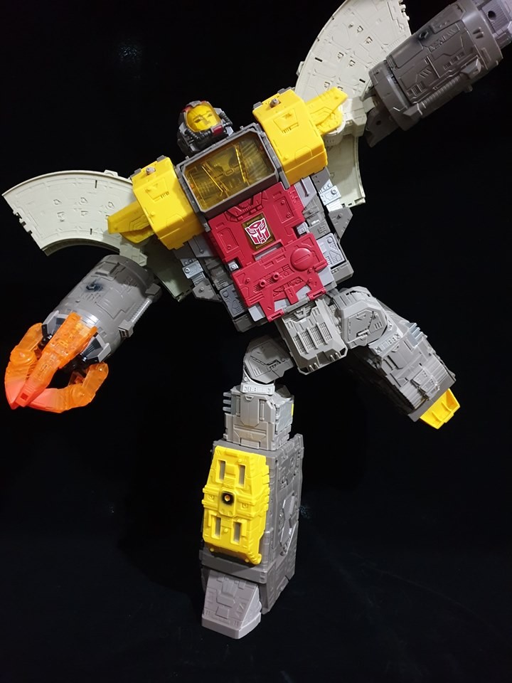 Transformers News: New In-Hand Images of Transformers War for Cybertron: Siege Omega Supreme