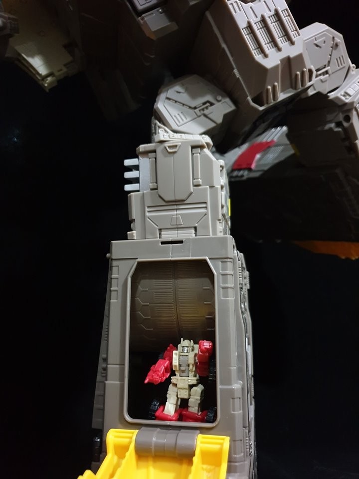 Transformers News: New In-Hand Images of Transformers War for Cybertron: Siege Omega Supreme