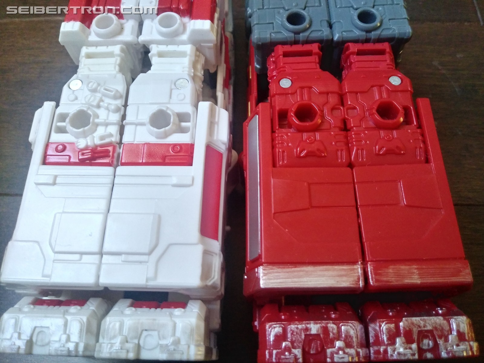 Transformers News: Images Showing Just How Different Siege Ratchet is from Ironhide and New Sculpted Detail Transformers News: Images Showing Just How Different Siege Ratchet is from Ironhide and New Sculpted Detail