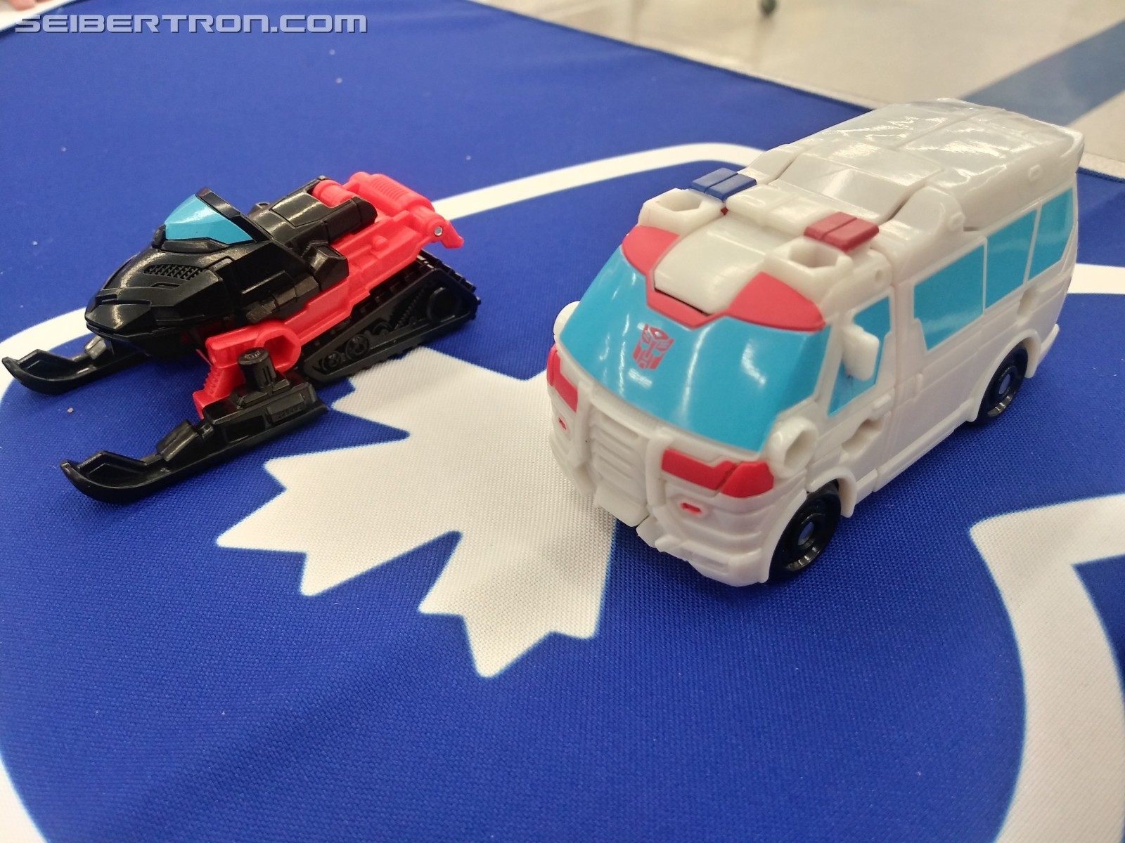 Transformers News: Pictorial and Video review for Cyberverse Spark Armor Ratchet Transformers News: Pictorial and Video review for Cyberverse Spark Armor Ratchet