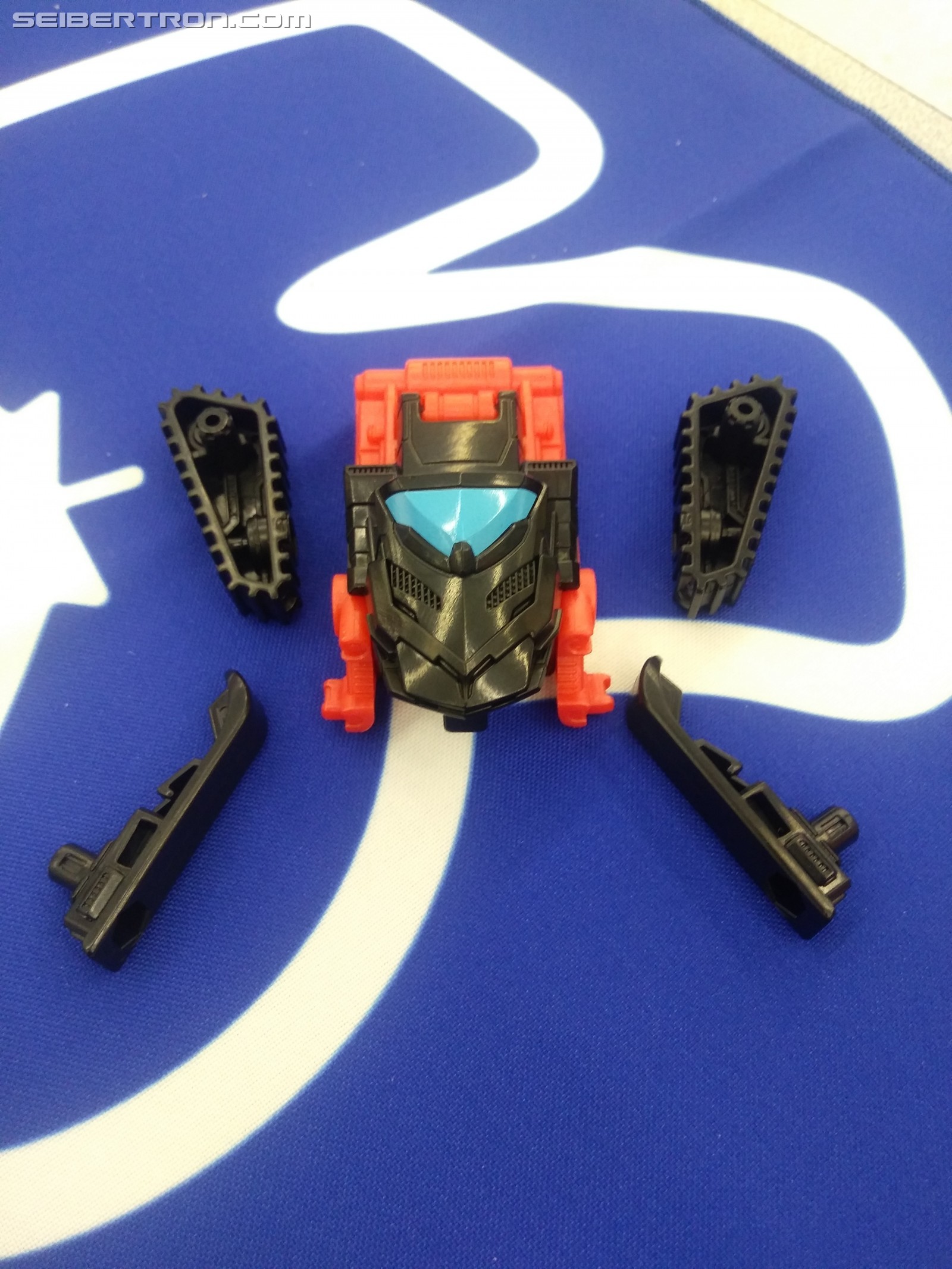 Transformers News: Pictorial and Video review for Cyberverse Spark Armor Ratchet Transformers News: Pictorial and Video review for Cyberverse Spark Armor Ratchet