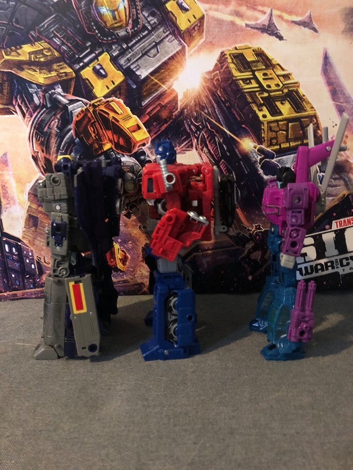 Transformers News: Size Comparisons of Show Siege Astrotrain with Siege Optimus Prime Transformers News: Size Comparisons of Show Siege Astrotrain with Siege Optimus Prime