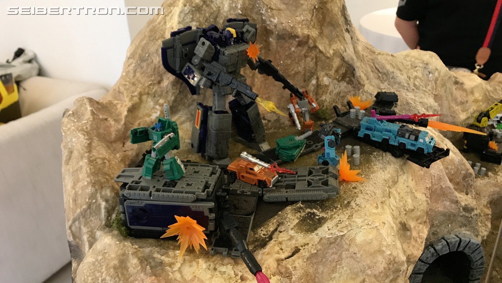 Transformers News: Transformers Earthrise Images with Hoist, Wheeljack, Cliffjumper and More #NYCC2019 Transformers News: Transformers Earthrise Images with Hoist, Wheeljack, Cliffjumper and More #NYCC2019
