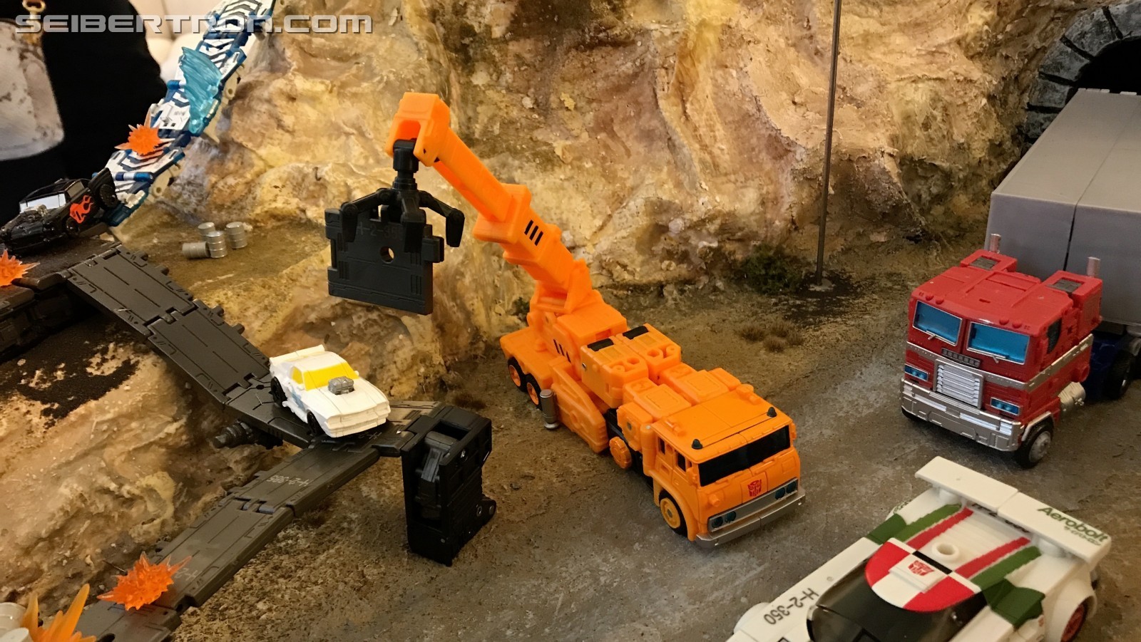 Transformers News: Transformers Earthrise Images with Hoist, Wheeljack, Cliffjumper and More #NYCC2019 Transformers News: Transformers Earthrise Images with Hoist, Wheeljack, Cliffjumper and More #NYCC2019