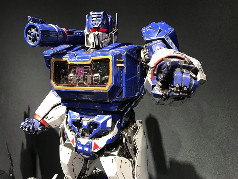 Transformers News: First Colored Images of the Upcoming Prime 1 Studio Bumblebee Movie Soundwave Statue
