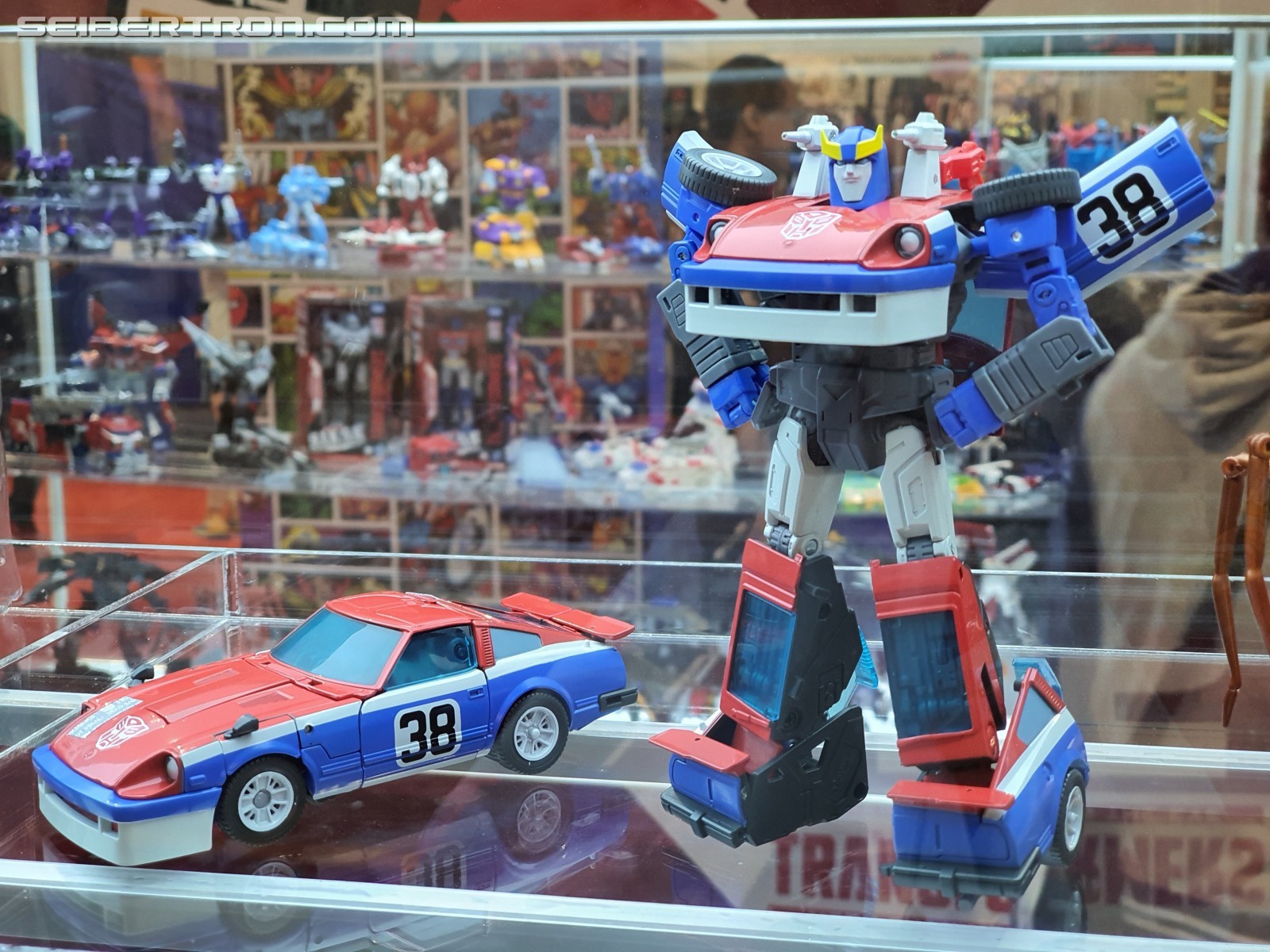 Transformers News: New Images of Masterpiece Hound, Blackarachnia and MP+ Smokescreen